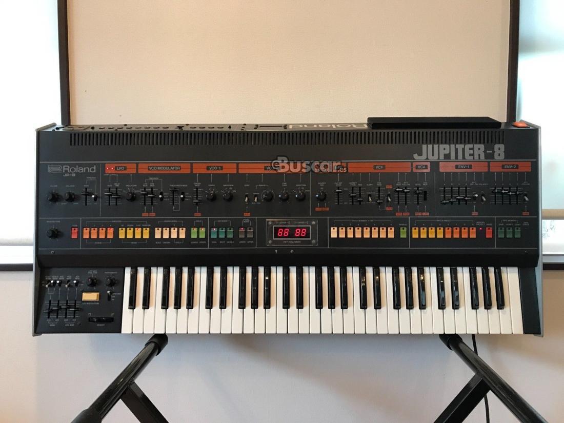 Roland Jupiter-8 sintetizador analógico vintage profesional revisado con estuche