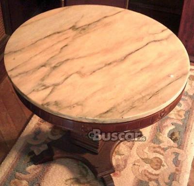 Mesa de madera maciza con tapa de marmol