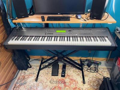 Teclado/sintetizador Yamaha S90 y estuche rígido Deluxe SKB